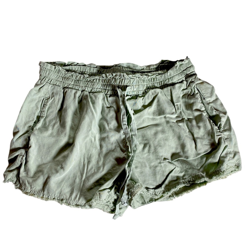 Cloth & Stone Women's Green Shorts size S